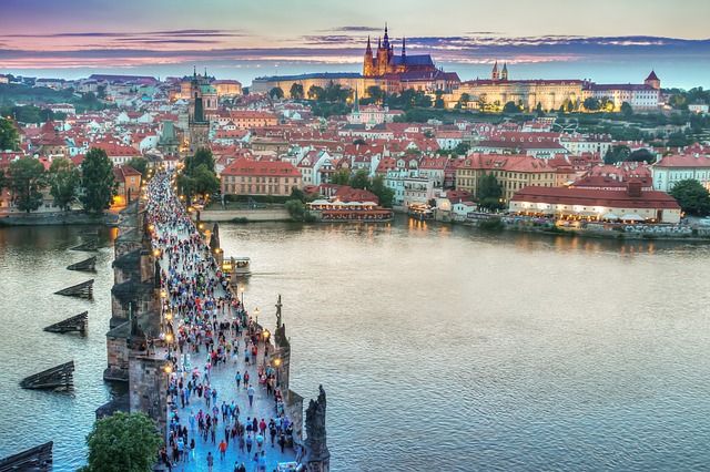 Praha, pohled přes Vltavu